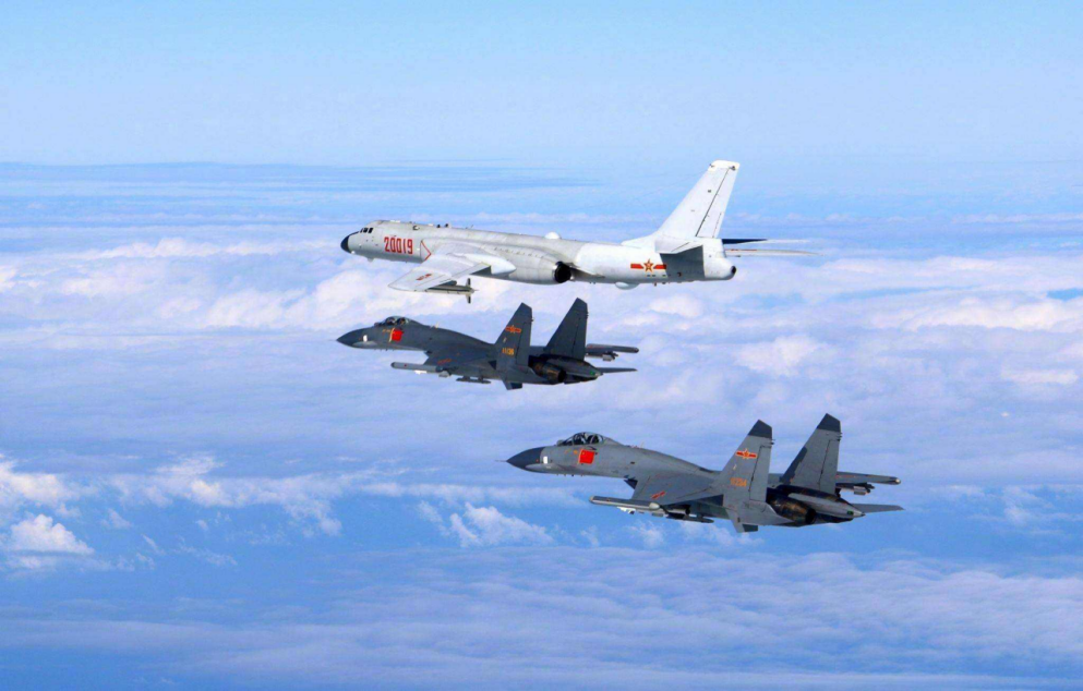 解放军机群模拟导弹攻击美航母？中国专家关键发问：美国人怎么知道的？