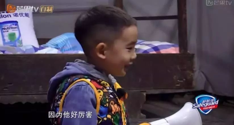 6岁嗯哼近照大变样，杜江乐了：最好的教育，是儿子越来越像老子