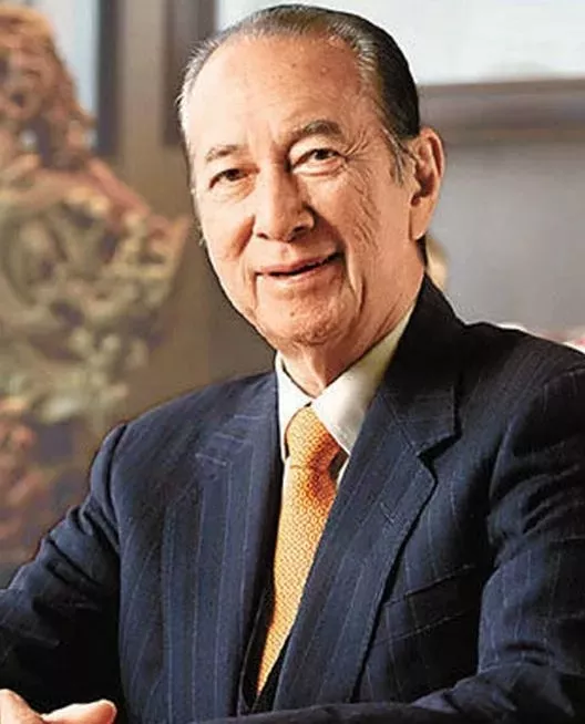 赌王何鸿燊去世，前半生热血励志，后半生一地