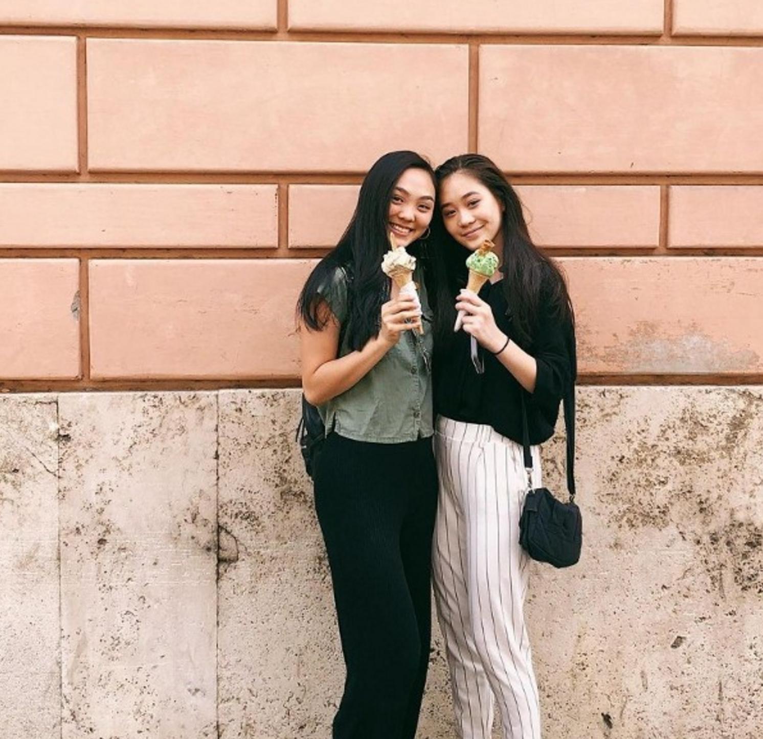 Jet Li's eldest daughter takes photos for her birthday, the two sisters ...