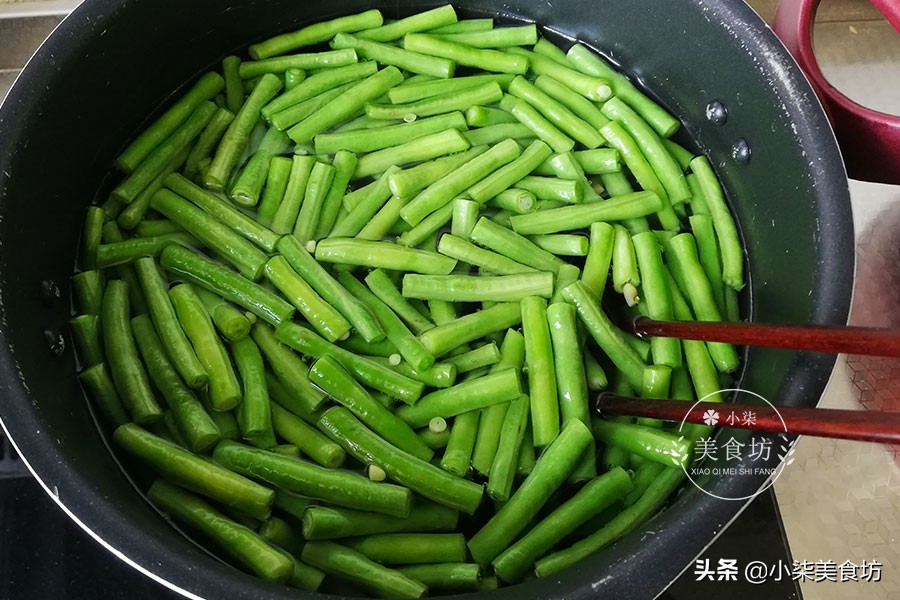 图片[5]-天热多吃凉菜 豆角这样拌 清爽开胃 简单好吃 上桌汤汁都不剩-起舞食谱网