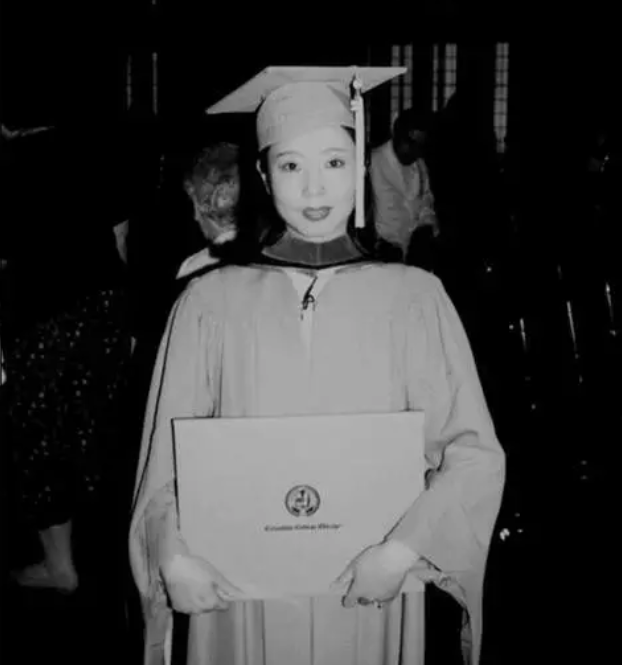 严歌苓：从舞蹈演员到作家，她的人生远比她笔