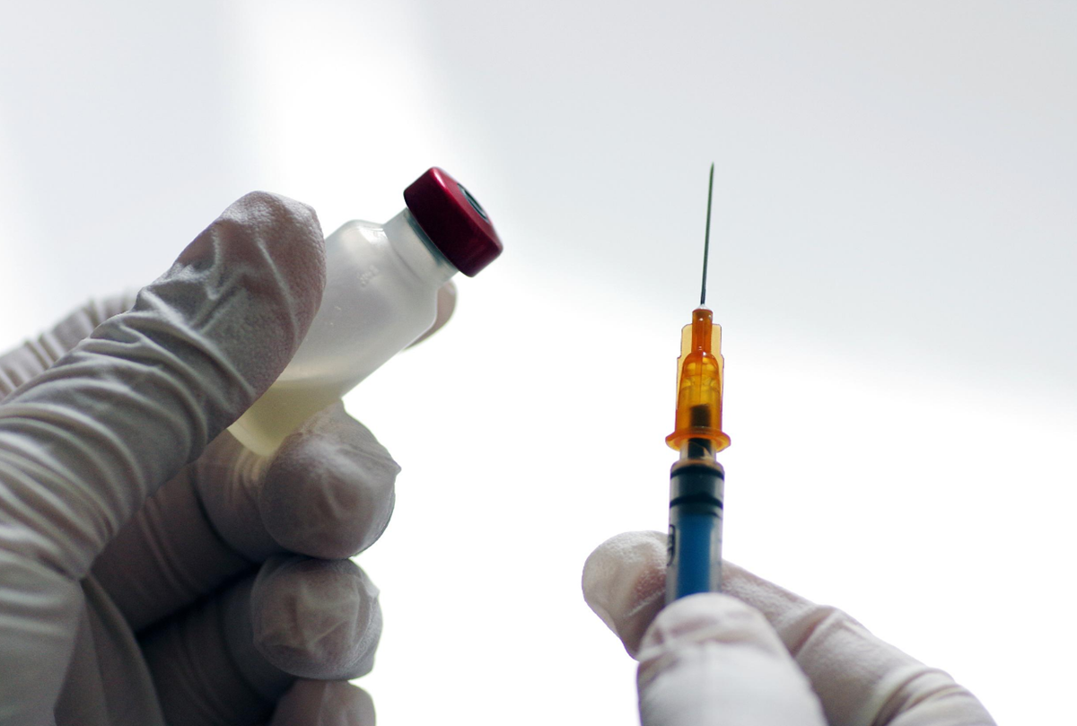 �亂港�分子抹黑內地疫苗，香港經濟恐將陷入谷底