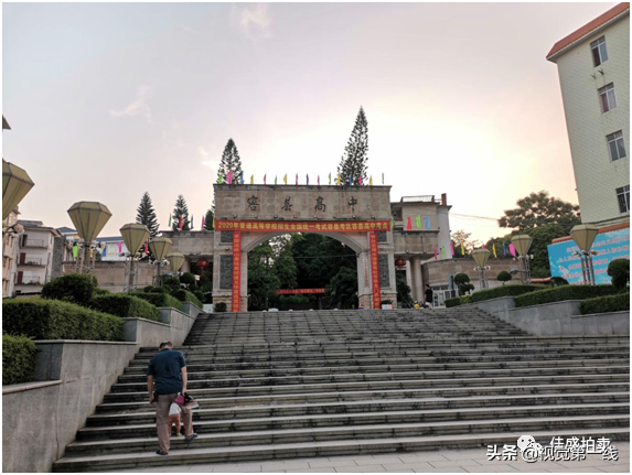 广西玉林容县两高中小卖部15万元一月起拍，算是