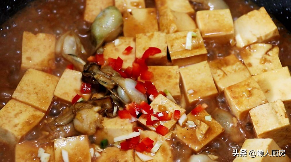 炖豆腐时，锅里加点它，吃着特别鲜，嫩嫩滑滑的，还不腥
