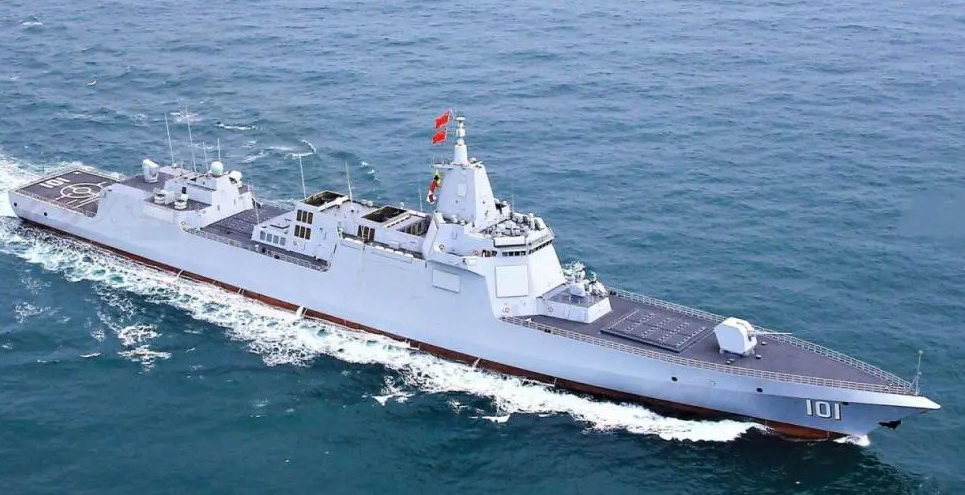 中美交锋之际，新一艘055驱逐舰直接南下，向美国释放强烈信号