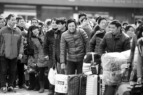 從60萬(wàn)到5萬(wàn)，摩托返鄉(xiāng)大軍逐年減少，背后體現(xiàn)的是國(guó)家的實(shí)力