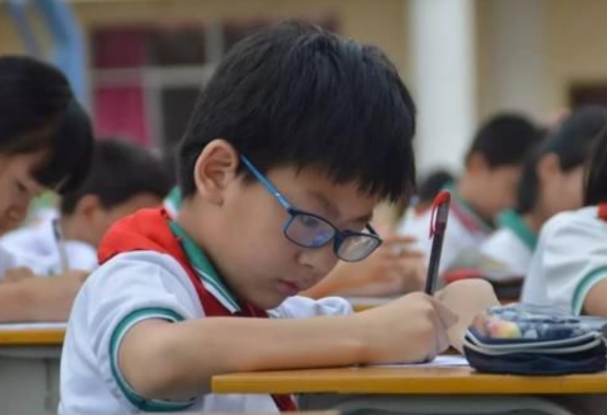 父母越老越会明白，学习差的孩子才是来“报恩”的，别分不清楚