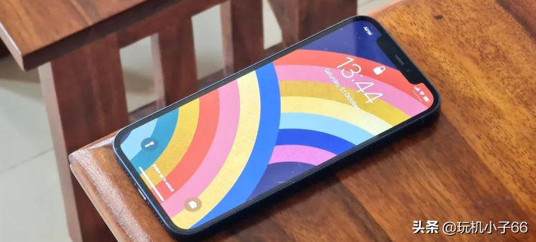 iPhone 13：再见了，数据线、卡针、贴纸