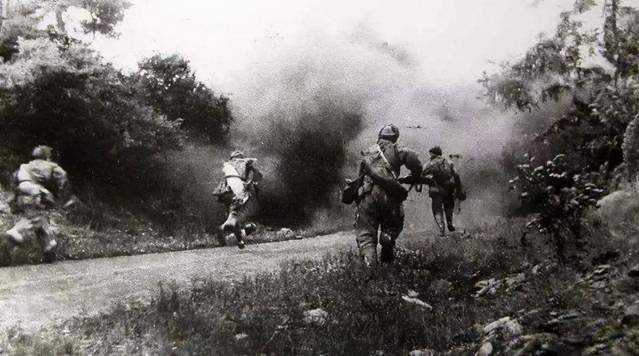 军长秦基伟接见上甘岭英模，大声问黄继光连来人没，全场无人回答