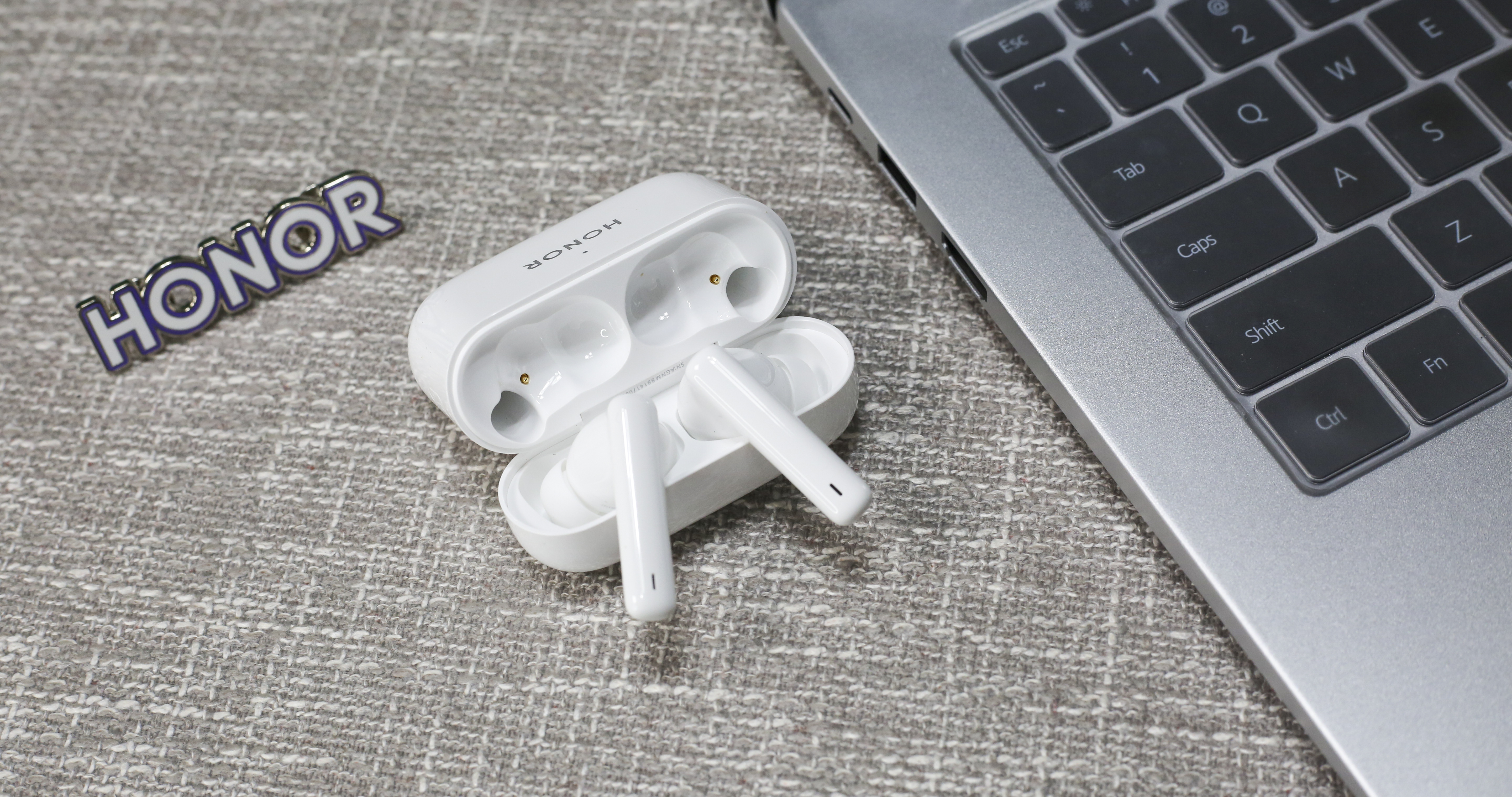 持久聆听、久到离谱！荣耀Earbuds 2 SE上手实测，降噪确实强大