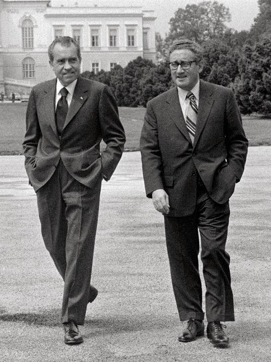 川普上演最後的瘋狂，爆炒內閣部長魷魚，美國政權交接會不會亂？