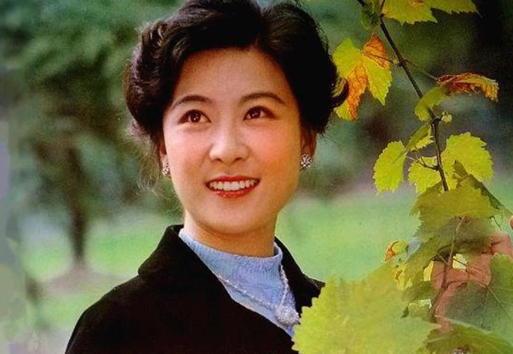 “80年代紅星”王馥荔：丈夫?yàn)槿⑺婚_除，兒子王驍也成實(shí)力派