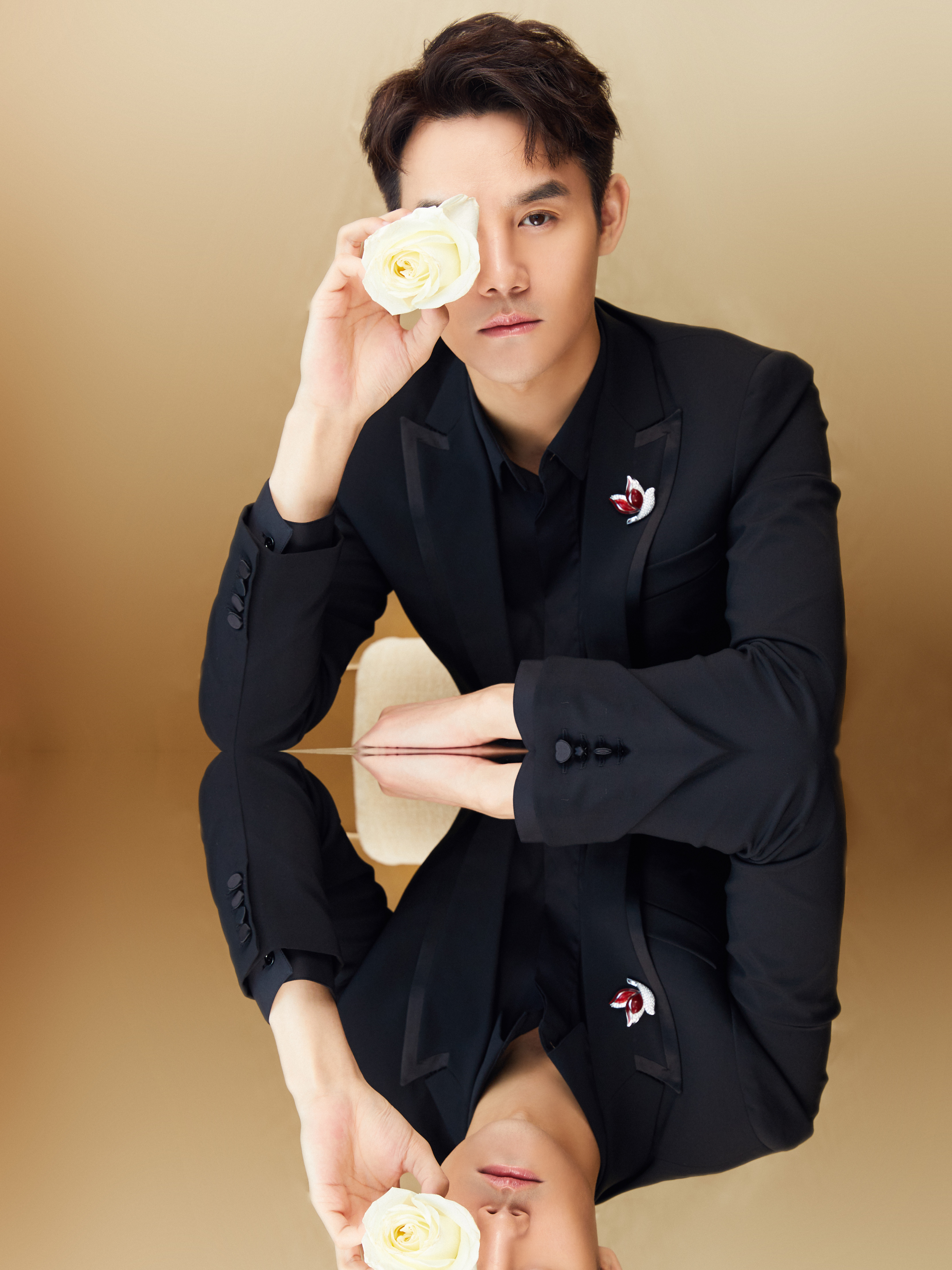 王凯亲临演绎周大福和平天使新品魅力，珠宝迷不容错过