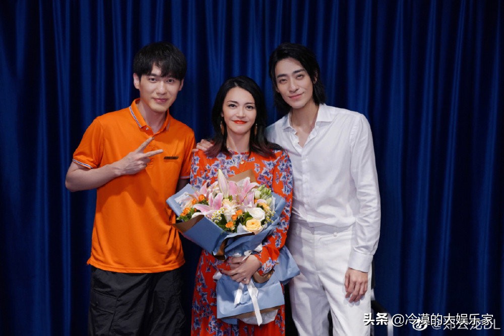 仝卓喊话好友郑云龙 暗讽对方写稿件拉踩自己，