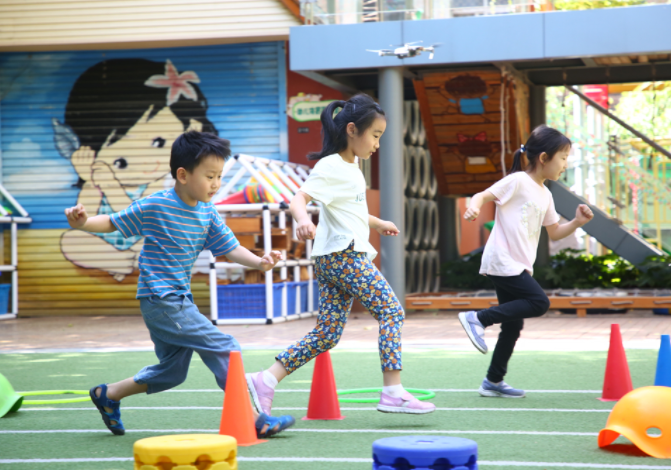 哈佛發現：孩子3歲上幼兒園和4歲上幼兒園，上小學后差距明顯