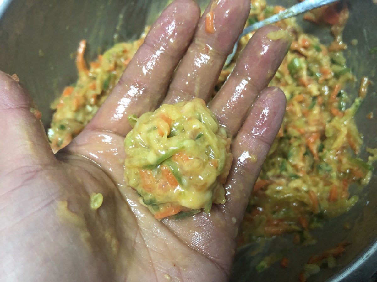 家常萝卜丸子的做法，简单好做，外酥里嫩，一口一个真过瘾