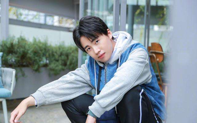 娱乐圈最牛星二代出现，因参加综艺太抠了，结