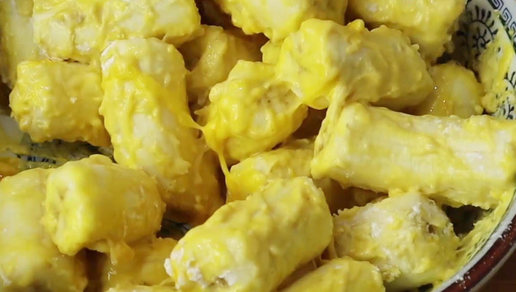 香蕉裡淋2雞蛋，簡單一做，軟糯香甜，孩子特愛吃，一次2斤不夠