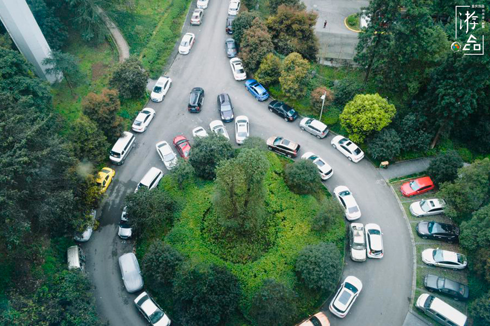 同样是重庆的轨道交通，3号线上的这个站点比李子坝更神奇