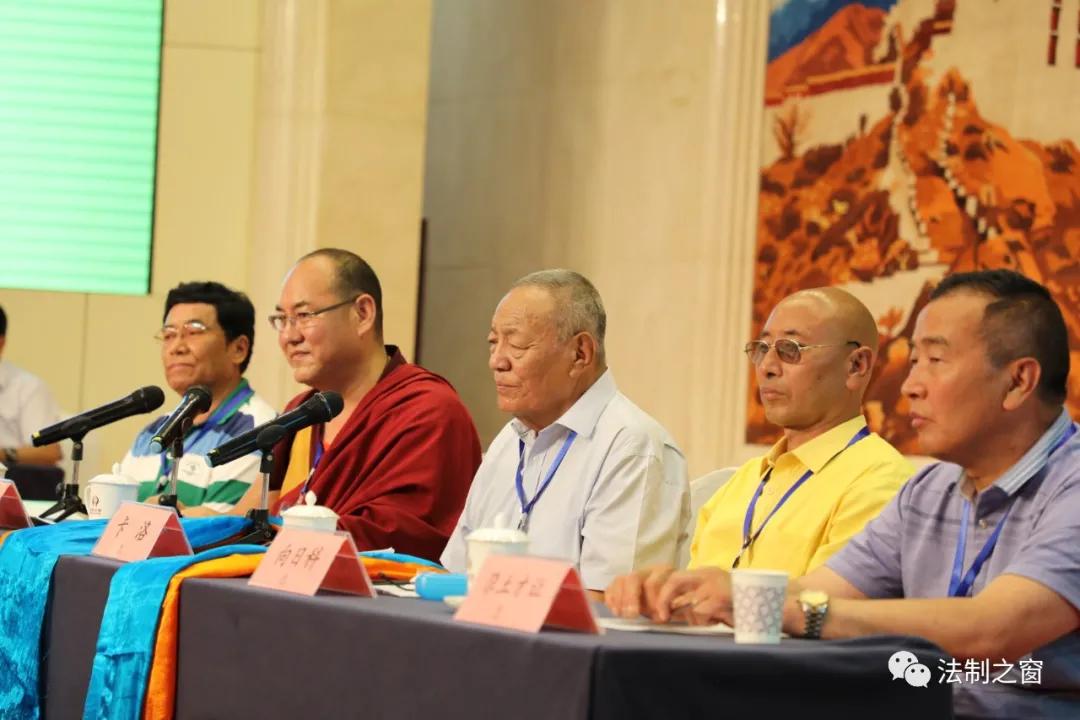 把藏医药文化传播到国内外的阿旺洛桑藏医博士