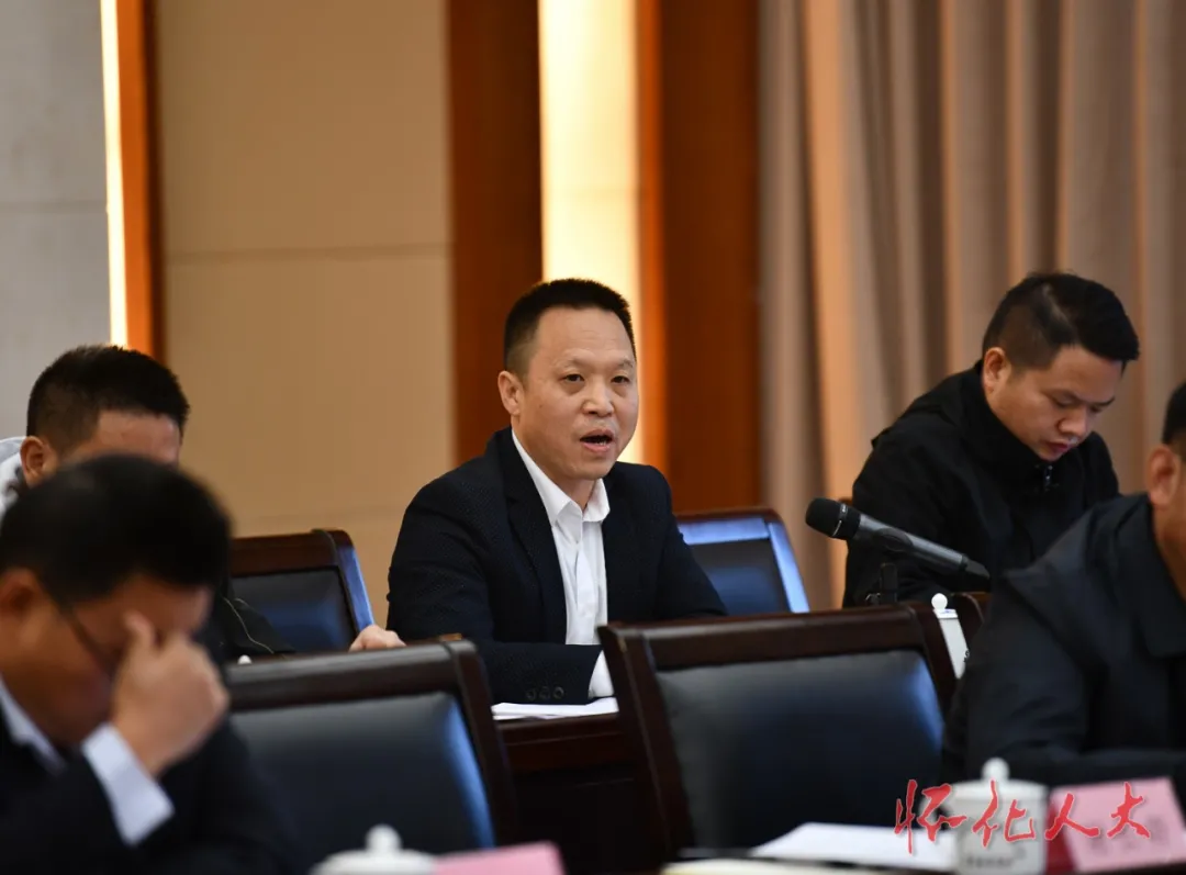 市人大代表评议建议办理工作会举行
