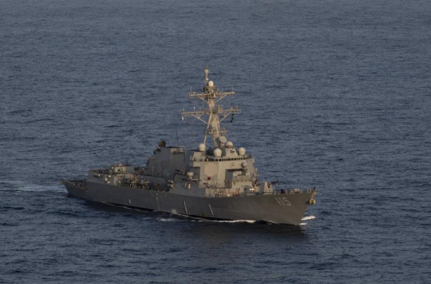 上午时分，美军舰在东海进行“自由航行”，距