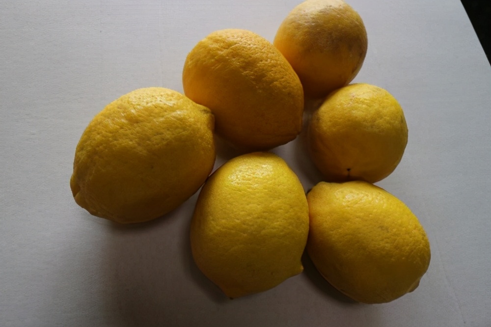 晨起後口氣惡臭難聞？ 營養師：學會吃這4類食物，沒有社交恐懼症