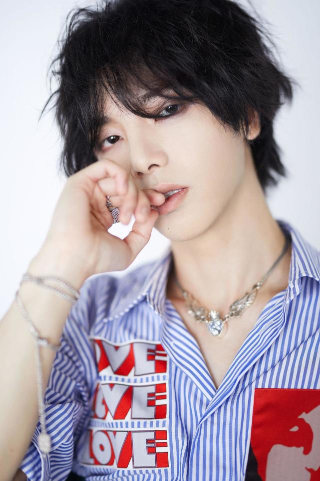 脱粉|华晨宇粉丝脱粉 他还挺会pua张碧晨带球跑不意外