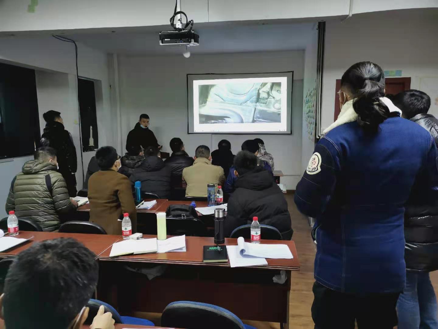 聚是一團(tuán)火，散是滿天星，新一代二手車評估師，今天正式畢業(yè)了