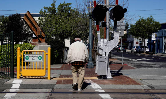 在严重的疫情下，美国所谓的\"生而平等\&q
