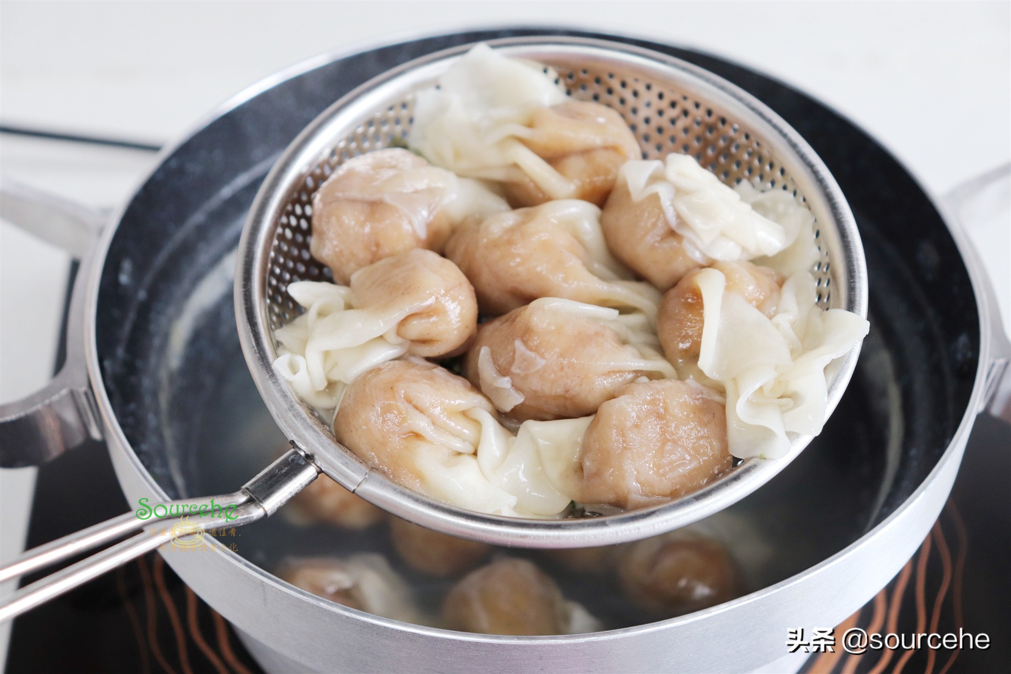 煮速凍雲吞時多加一步，煮出的雲吞跟現包的一樣，鮮香不破皮