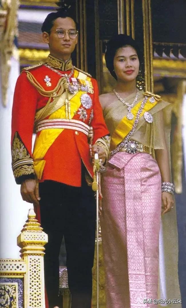 泰国甄嬛 诗丽吉王太后 很多钱 很多爱 很健康的大玻璃主人 阳光小云朵 Mdeditor