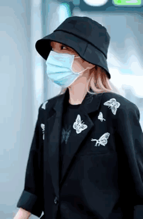 周扬青拒绝复合小猪后现身：与闺蜜惊艳合影，