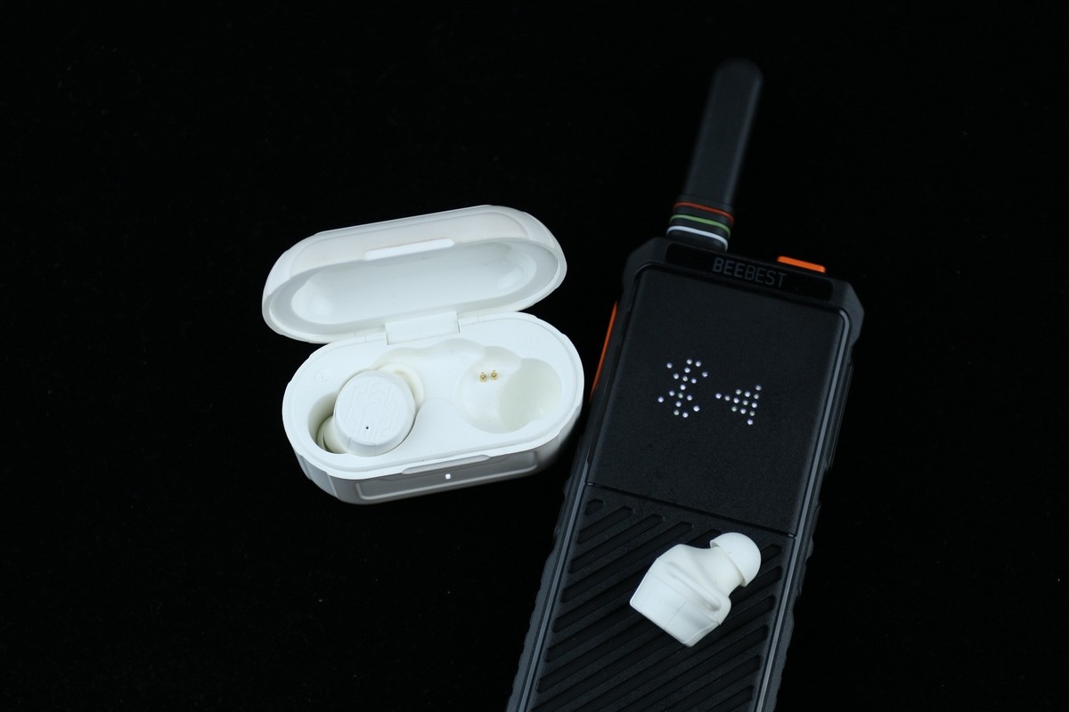 专业设备走入大众用户——极蜂超薄对讲机A308评测