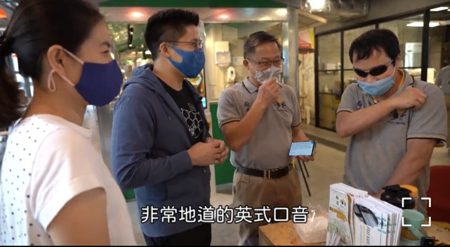 郭晶晶陪丈夫工作顯靦腆，小露一手讓霍啟剛當眾暴露“迷弟”本色