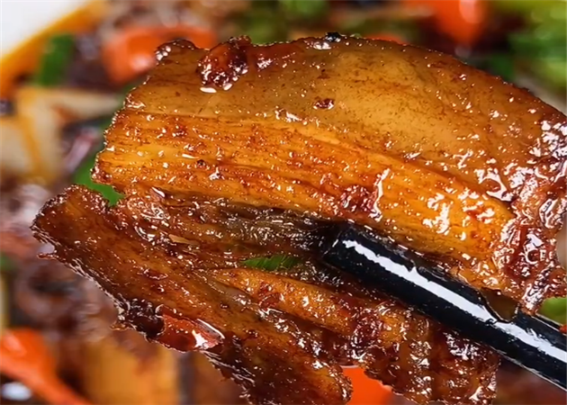回锅肉一定要这样做，简单易学，在家就能吃到饭店的味道