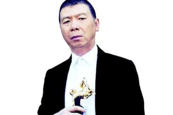 冯小刚与李晨互怼，扬言：滚出娱乐圈，范冰冰该怎么选择?