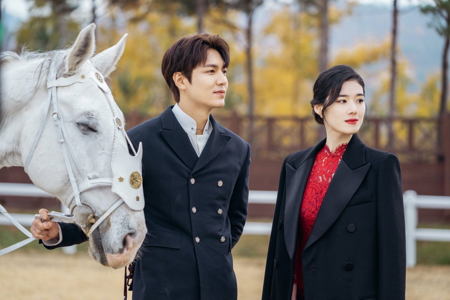 两人同年退伍，预感金秀贤即将出的新剧能不能火过李敏镐的国王？