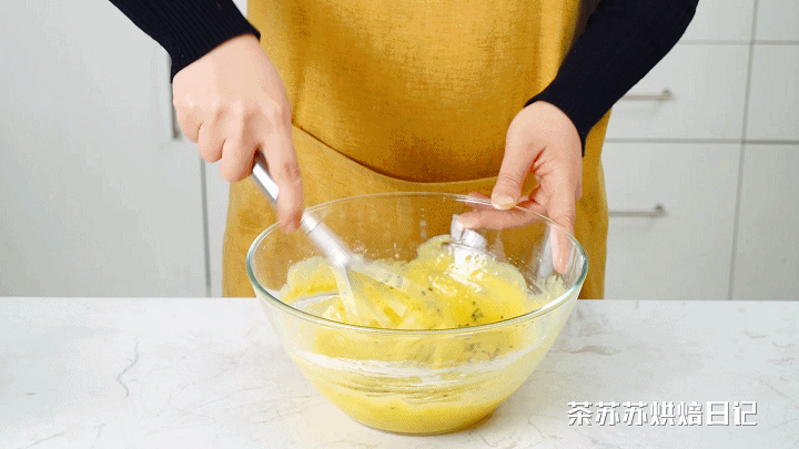 3個雞蛋加碗麵粉！ 攪和攪和，輕鬆一烙，酥脆的蛋捲就出來了