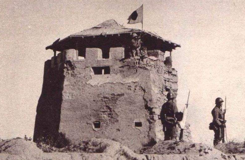 电视里的日军炮楼都装有探照灯，旧中国那么穷