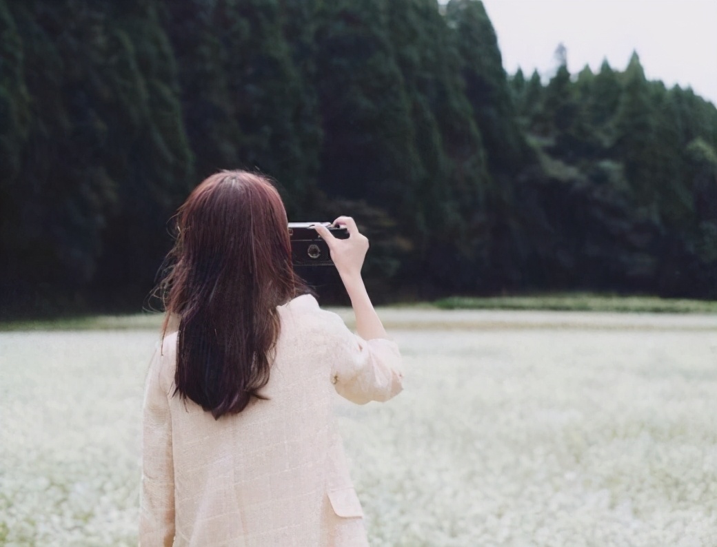心里难受想哭的伤感句子，心酸无奈，让人红了眼眶图片