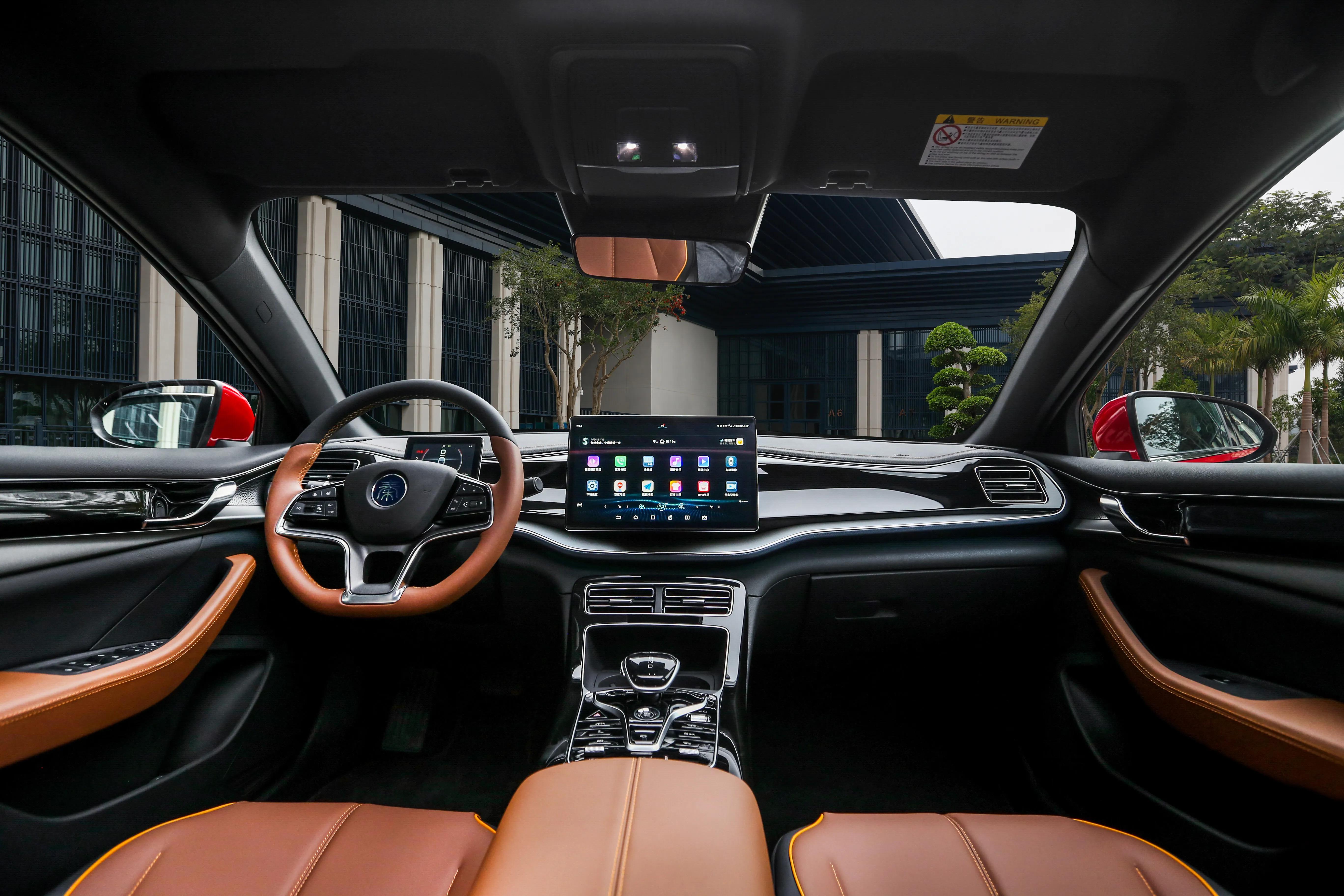 燃油轿车颠覆者比亚迪秦plusdmi震撼上市