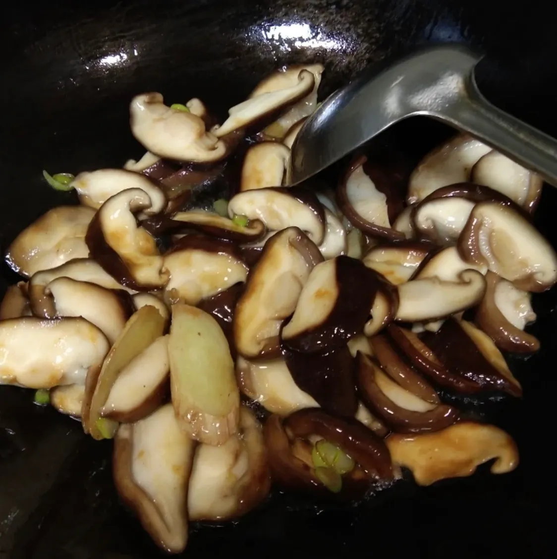 最普通的家常菜:香菇油菜 美食做法 第7张 最普通的家常菜:香菇油菜 美食做法 第7张