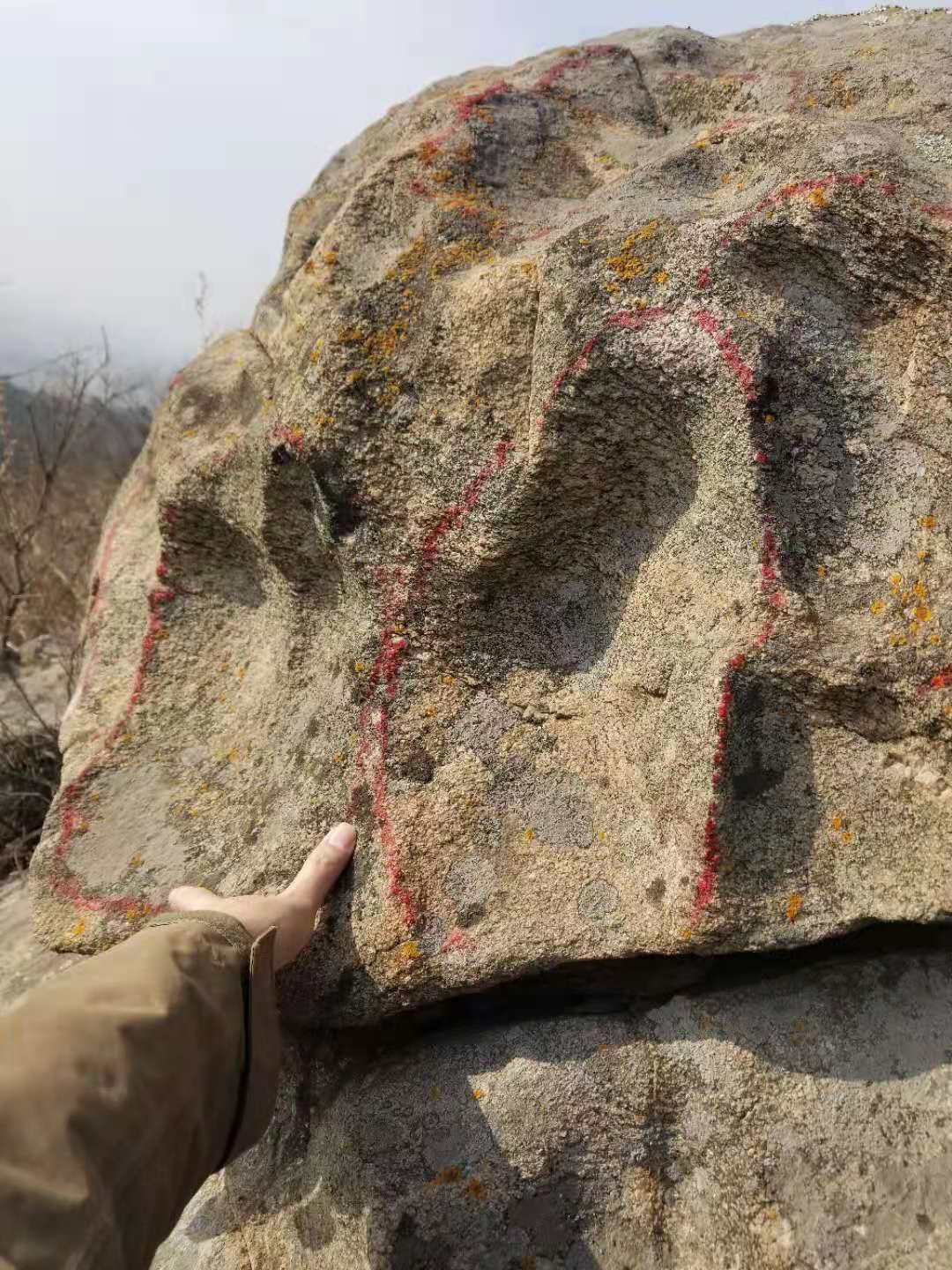 重大考古发现：合肥首次发现大规模史前凹穴岩画群