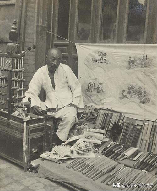 老照片:90年前的北京摆摊文化，街头卖各种东西