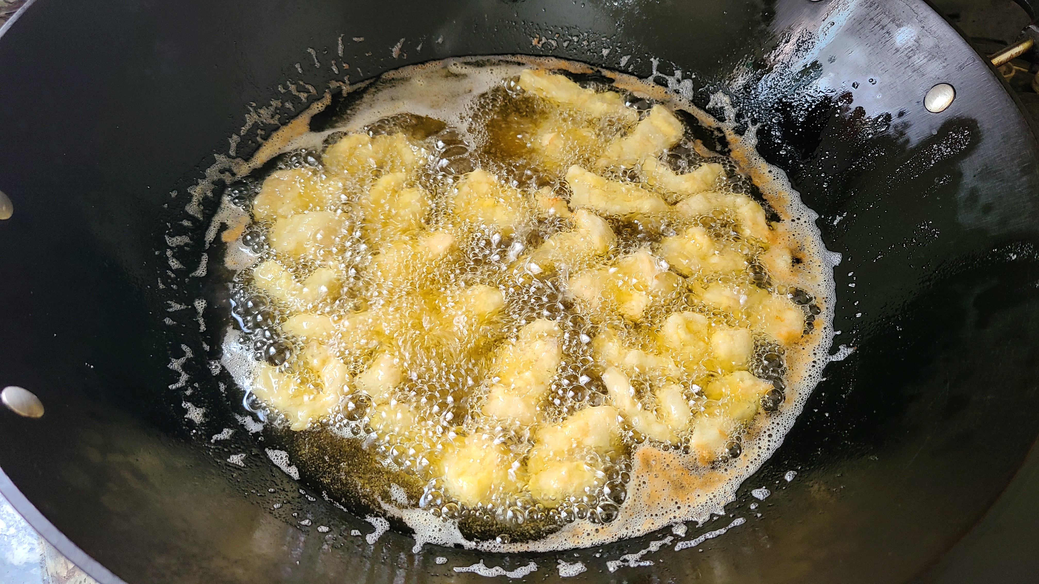 菠萝咕噜肉，广东夏天很火的一道美食，开胃又好吃，味道特别