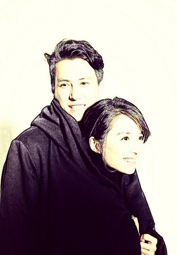 靳东：两次爱上离婚妇女，不顾家人反对娶了二