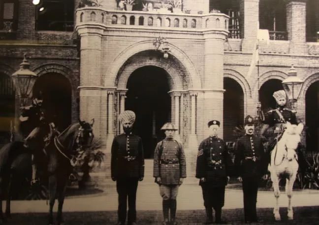 1950年，领事馆遭窃惊动周总理，得知盗贼身份后大家都松了一口气