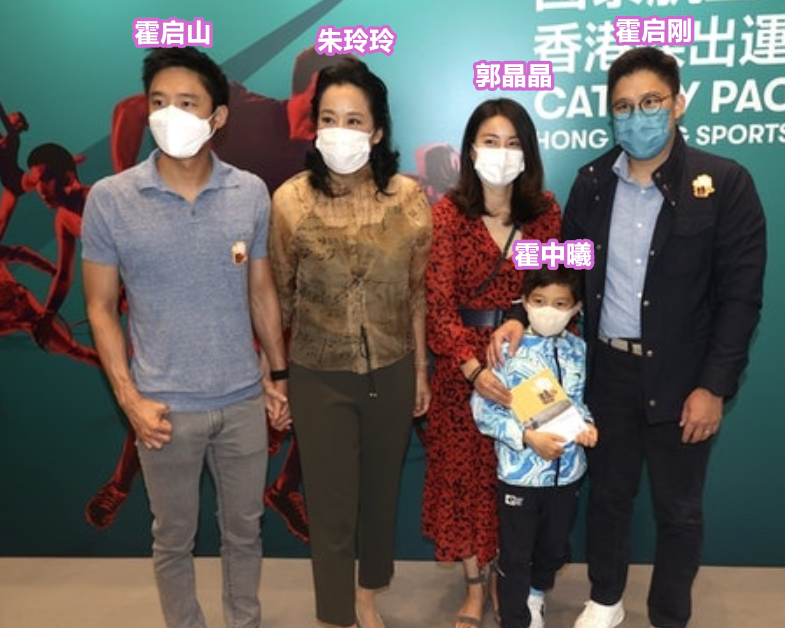 郭晶晶陪霍啟剛雙人約會！ 透視蕾絲長裙迷人吸睛，一條竟要2萬多